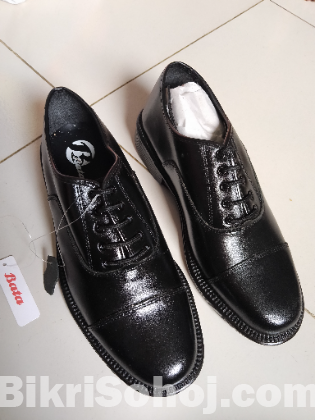 Black formal shoe